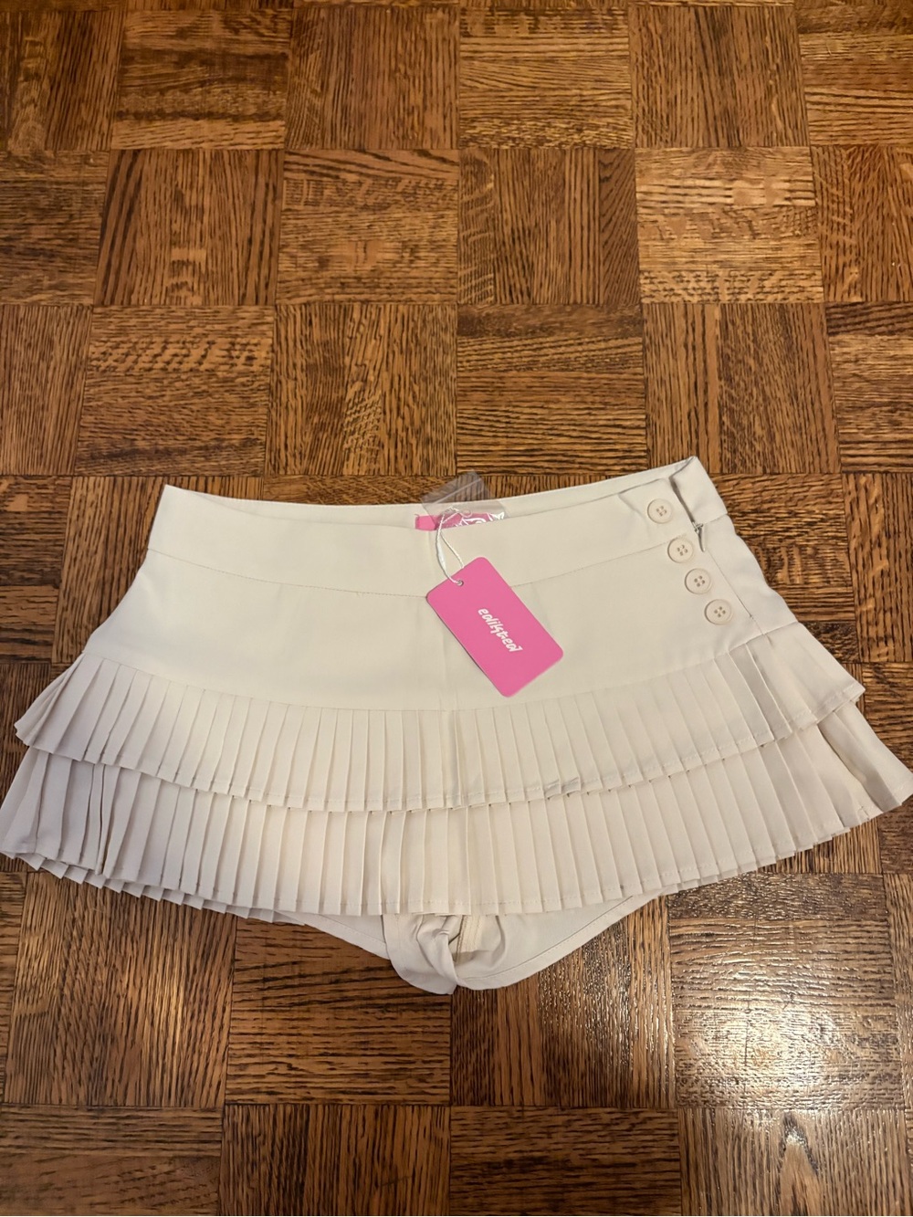 Edikted Cream Pleated Mini Skort